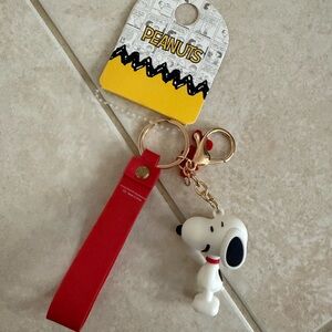 Snoopy peanut keychain